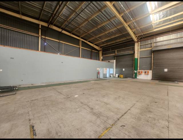 11,924M² WAREHOUSE TO LET IN HALFWAY GARDENS